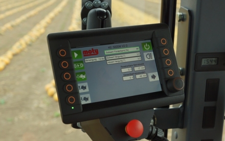 Electronic control for pumpkin seed harvester